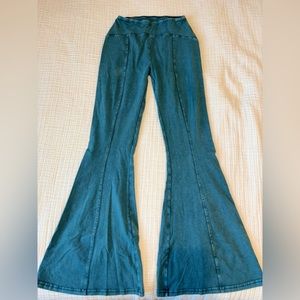 Green flare leggings in size small